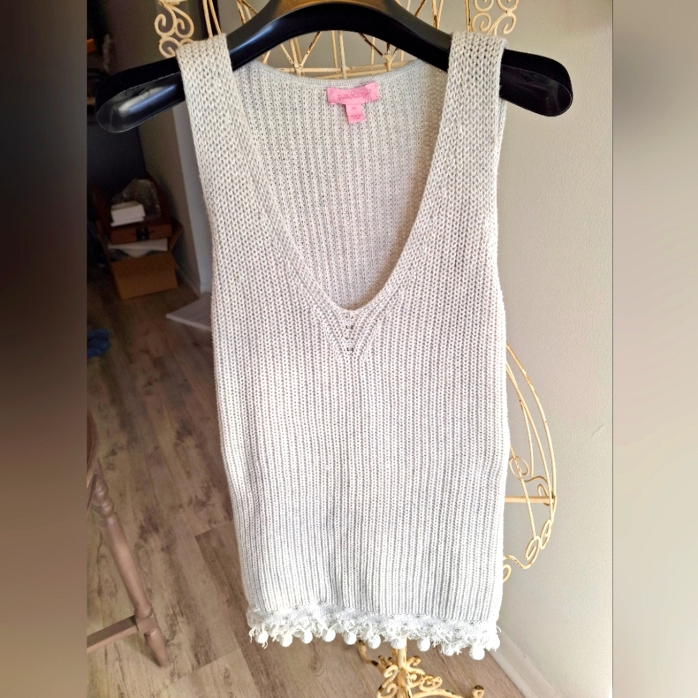 Lilly Pulitzer sweater tank size medium, light silver
